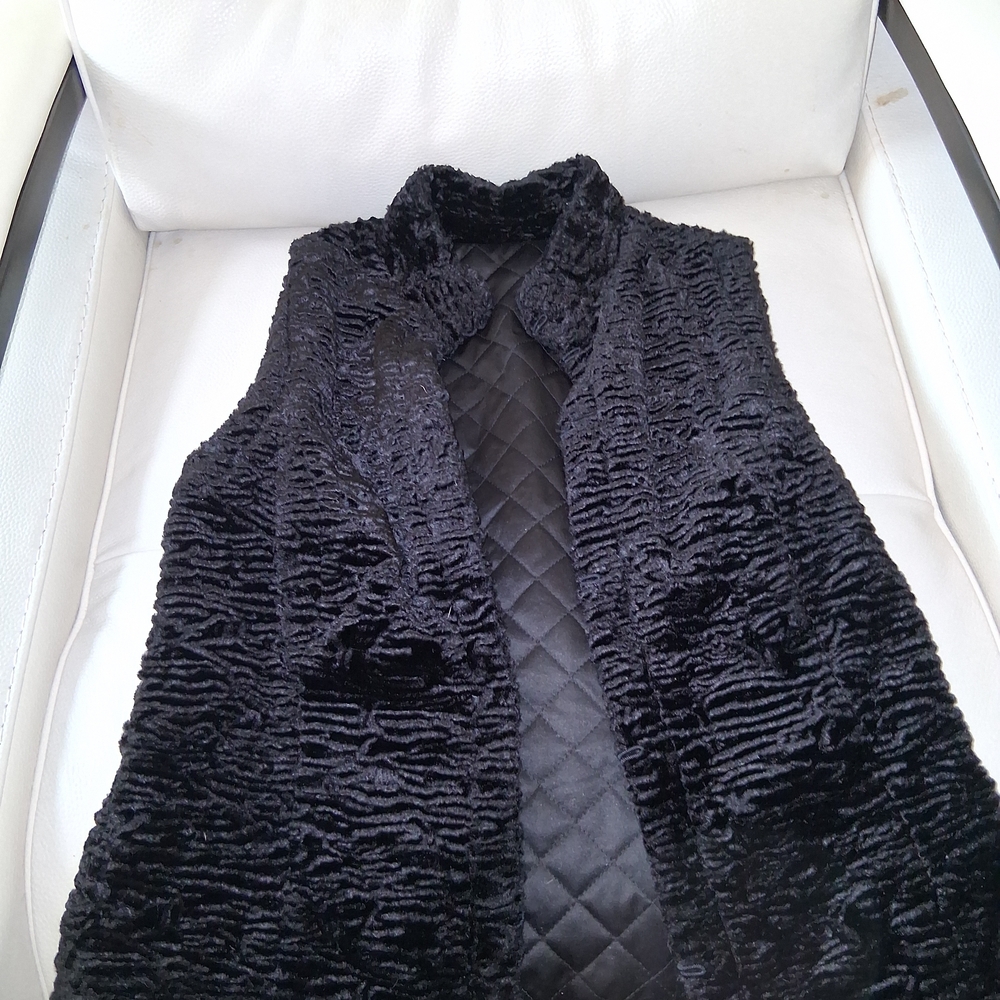 Elegant Black Faux Fur Vest